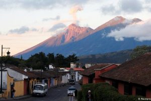 volcán de fuego en guatemala