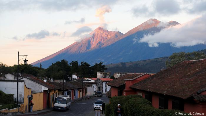 volcán de fuego en guatemala