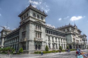 Una de las principales atracciones de Guatemala, el Palacio Nacional
