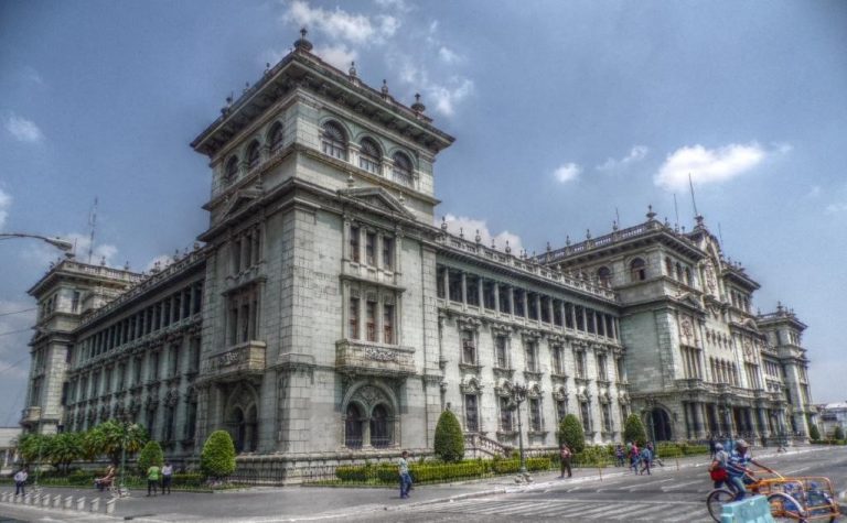 Una de las principales atracciones de Guatemala, el Palacio Nacional