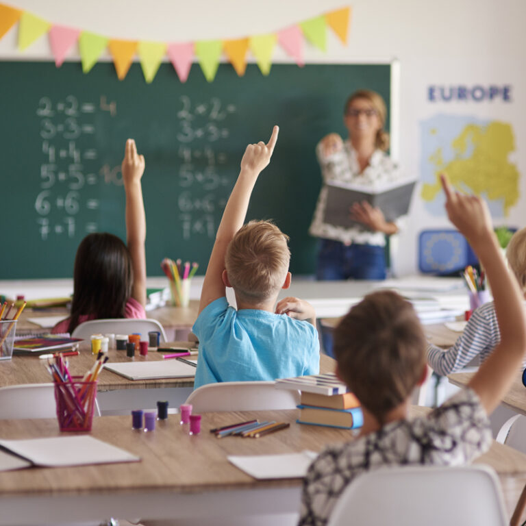 Alianzas Empresariales para Expandir la Educación